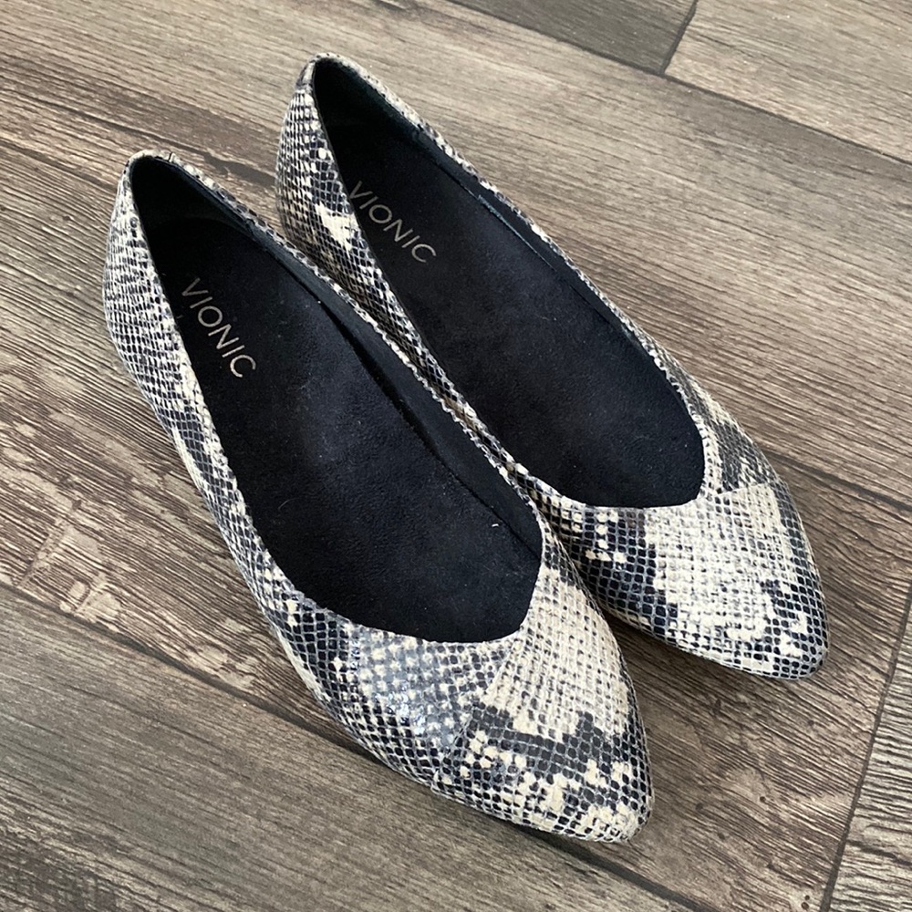 Vionic 8 Women Gem Caballo Ballet Flat Shoes Natural Snake Print